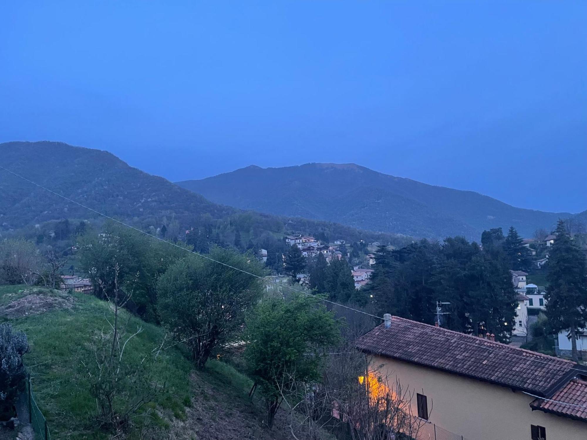 Laghi Di Como Appartamento Di Licinia E Mario Asso Exterior foto