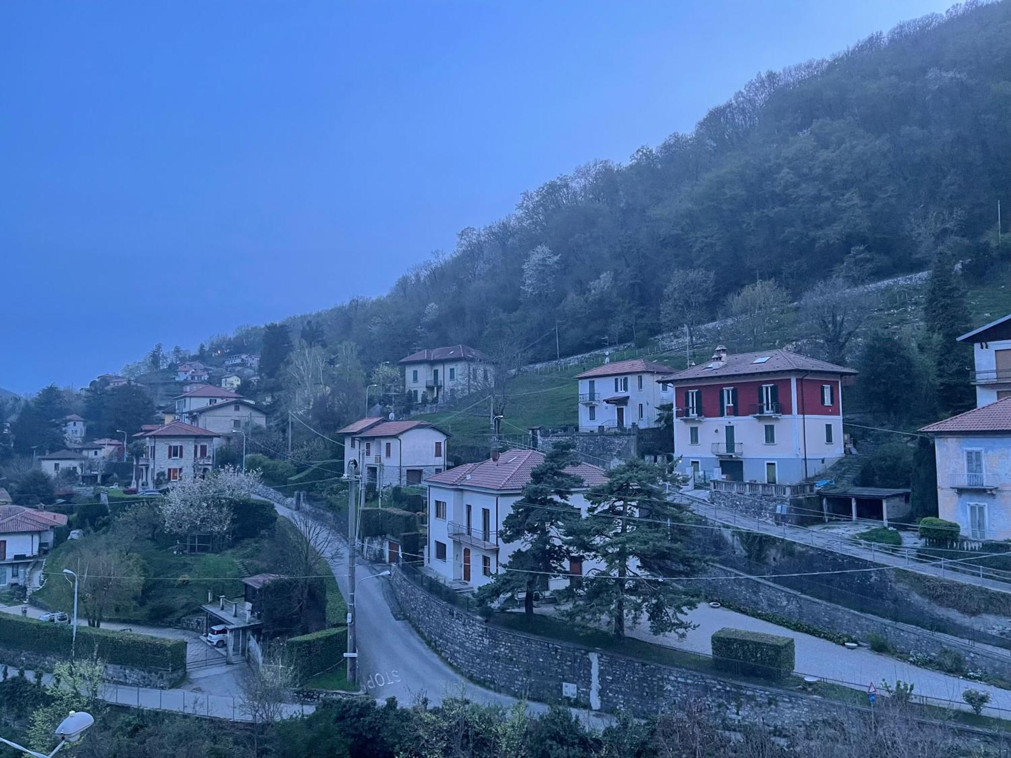Laghi Di Como Appartamento Di Licinia E Mario Asso Exterior foto