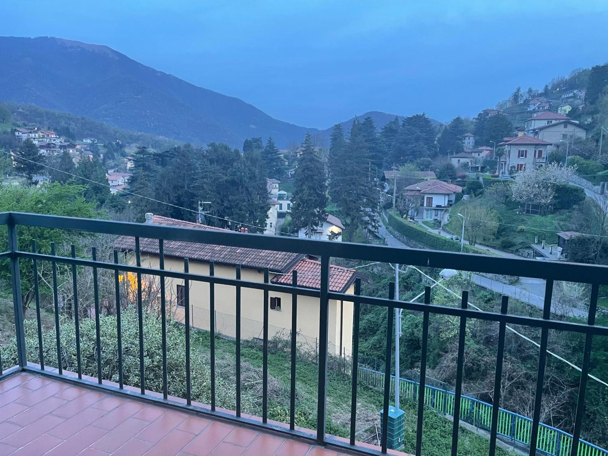 Laghi Di Como Appartamento Di Licinia E Mario Asso Exterior foto